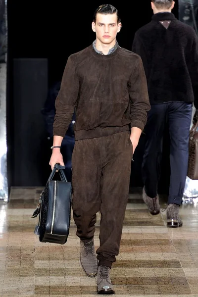 Look 14